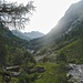 Entlang der Verzasca...<br />"Der Fluss entspringt am 2864 m hohen Pizzo Barone <br />und fliesst zunächst durch das halbkreisförmige Val Vegornèss."