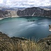 die Laguna Quilotoa - was für ein Juwel;<br />vis-à-vis der Monte Juyende, 3930 m