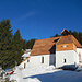 Bei der St. Agatha Bergknappenkapelle beginnt der Schneeschuhtrail nach Falla.