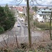 Gleich wird die Bebauung von Neustadt erreicht. Ich folgte zuerst dieser Straße, dann einer Seitenstraße nach links und schließlich einem Treppenweg, um zum Bahnhof zu gelangen. Da der Bahnhof im Talgrund liegt, muss man einfach nur immer bergab gehen.