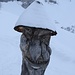 Die Fratze vor dem Berggasthaus passt zu den anfänglichen Wetterbedingungen.