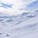 Eben noch ein farblich undefinierbares Nirvana, jetzt eine zauberhafte Hügellandschaft und Bergkette.