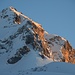 Die Abendsonne scheint auf den Schollberg.