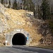 Am südlichhen Tunnelportal des Passwangs startet zwar kein markierter Wanderweg, der Kammweg lässt sich aber gut und schnell erreichen