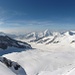Der Konkordiaplatz in seiner vollen Schönheit.
Links sieht man eine Seilschaft im Gipfelgrat des Mönchs, in der Mitte das Aletschhorn, rechts können wir schon den Aufstieg zur Jungfrau studieren...