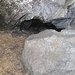 Una grotta, probabile riparo di qualche ungulato.