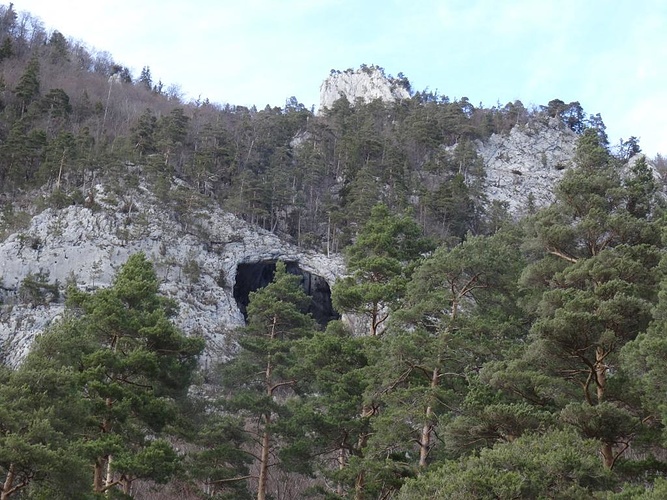 Das Bärenloch oberhalb von Welschenrohr mit der...