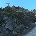 Chalttäligletscher oder was noch davon übrig ist, gleich zu beginn vom Chalttäligletscher auf fast 1800m nach Osten abschwenken auf einem Schuttband auf den Grasrücken der zum Chnoren Pt.2210 hochzieht. <br />Der aufstieg zum Chnoren ist T5 bis T6-schwieriges Alpinwandern. Diesem Grasrücken folgend über leicht felsdurchsetzten Grasplanggen. Etwas unterhalb vom Chnoren rechts in die W-Flanke des Chnoren queren, unschwierig quert man eine Felsstufe gelangt dann bald auf den Grat beim Chnoren Pt.2210