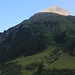 Blick nach Oben von der Konstanzer Hütte (1688m) auf den Hahnentrittkopf (2636m).