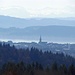 Heute Morgen zog von Osten kurz Nebel auf. Die verbliebene Dunstschicht trübte die Sicht nach Süden und zu den Alpen