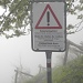 im Nebel wirkt das Felssturzgebiet noch unheimlicher