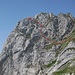 Hundstein "Gipfelkopf Freestyle": Nicht mehr sichtbar sind die kurze Querung in die Südwand sowie der weitere Aufstieg über den kurzen Grat (von der Wegführung her aber eindeutig).