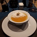 <b>I piatti principali della cena:<br /> Karotten - Orangencremesuppe mit Sahnenhaube.</b>