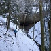 Aufstieg im Schnee zur Täuferhöhle