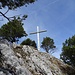 ... zum nahen Gipfelkreuz ...