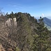 Ausblick entlang der südlichen Felswände der Gwidemflue zu deren höchsten Punkt - und dem Aargauer Vulkan ;-)