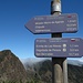 Hier haben wir die Höhenstraße GM-2 erreicht. Wir wenden uns zunächst nach links und wandern zum Mirador Morro de Agando, um dann umzukehren und über die Ermita zur Degollada zu laufen.