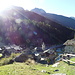 Le départ du village : premiers rayons de soleil ; une magnifique journée s'annonce !!