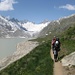 Schöner Wanderweg entlang des Oberaarsees