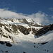 Morgendliche Aussicht von Ärlen zum Rindertal, darüber links die Schwarz Flöe, in der Mitte das Ärlengrätli und das Ritzlihorn