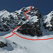 Blick von der Abfahrt Richtung Rindertalcouloir zurück zur E-Flanke des Steinlouwihorn Hauptgipfels: links der Zustieg vom Vorbau, rechts der Weiterweg zur Ärlenlücke, darüber die Rampe, die beiden Quergänge und die Gipfelrippe
