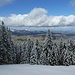 winterliche Farnere-Landschaft - mit "Luftschiff" überm grünen Entlebuch
