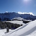 Blick über schöne Schneeverfrachtungen zur Schafmatt