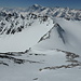 Prächtige Abfahrt über die griffige Corbassière W-Flanke zum oberen Glacier des Follâts (rechts). Über den Aiguilles de Boveire rechts u.a. Aiguille du Chardonnet bis Mont Blanc, links die südlichen Gipfel des obersten Aostatals
