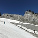 kurz vor Erreichen des BWW traversieren wir erstmals ein grösseres Schneefeld