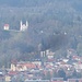 ...Bad Tölz mit Pfarrkirche und Kalvarienberg.