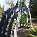 Aluminiumskulptur am Beginn der Wolfssteige