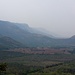 Bei der Weiterfahrt nach Madurai im Bundesstaaat Tamil Nadu. Hier fallen die Western Ghats steil nach Osten ab.