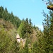 Dort oben im Wald sieht man schon die Ruine Breitenstein.