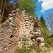 Ober-Breitenstein steht auf einer an den drei Talseiten senkrecht abgearbeiten Felsplattform. Die Hauptangriffsseite an der Bergseite schützten ein bogenförmiger Halsgraben und ein massiver Bergfried, von dem noch einige mächtige Buckelquader übrig sind.