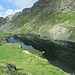 Il Laghetto di Cornalta (m 2.180), nelle cui cristalline acque si riflettono le montagne circostanti.