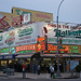 Coney Island. Rekord im Wettessen bei 75 Hot Dogs. Uns hat es bei Nathan's überhaupt nicht geschmeckt. Überbewerteter Fraß.