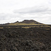 Lavafeld mit Vulkankrater
