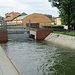 Sul corso del Villoresi, nell’area del Comune di Monza, sono state realizzate 4 minicentrali idroelettriche (con turbina ad asse verticale, tipo Kaplan) della potenza ognuna di circa 250 KWh. I quattro impianti, della potenza quindi di poco più di un Megawatt, possono potenzialmente e ampiamente coprire il fabbisogno di energia di oltre 300 abitazioni. Dopo aver generato energia, l’acqua prosegue il suo corso per scopi irrigui.