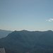 Blick vom Gipfel nach Süden. Auf der anderen Seite des Passes zwischen Menaggio und Porlezza befinden sich Crocione, Monte di Tremezzo und Calbiga (von links nach rechts).