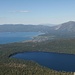 Blick über Fallen Leaf Lake und Lake Tahoe