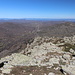 Monte Armario - Ausblick am Gipfel ins grob nordwärts verlaufende Tal.