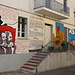 In Orgosolo - Die Murales sind - wie hier - häufig auch mit Texten, Parolen und dergleichen versehen.