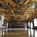 La Sala del Gran Consiglio con il "Paradiso" di Tintoretto sullo sfondo. La sala misura 53,5 metri di lunghezza per 25 di larghezza ed ha un'altezza di 15,4 metri e poteva accogliere tutti i  membri del Gran Consiglio, il cui numero variava, a seconda delle epoche, fra i 1200 ed i 2000.