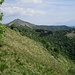 salendo verso il Bolettone : vista sul Monte Palanzone