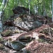 Masso delle Croci 1182 mt osservato dal basso verso l'alto in cui denota la sua bellezza, sacralità e accentua la somiglianza con altare per riti propiziatori. 