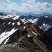 Diesen Grat kann man vom Entschenhorn her bewandern; rechts dahinter Rubihorn, an dem drei Tage zuvor ein Bergwanderer tödlich verunglückt war.