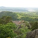 Blick vom Lautenfelsen nach Westen. Unten liegt Lautenbach, rechts hinten Gaggenau. Der Berg links hinten ist der Battert bei Baden-Baden, der für seine Kletterfelsen bekannt ist. Links davon liegt der etwas höhere Merkur, der aber im Foto gerade abgeschnitten ist.