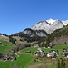 Hinüberblick zur Talstation Gamplüt-Gondelbahn - und zu den Gipfeln um den Wildhuser Schofberg
