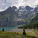 Der Öschinensee zeigt sich mit Blüemlisalphorn und Co