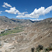 Le monastère de Pabongka, au centre de l'image (depuis Sera Utse)